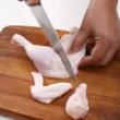 memotong ayam